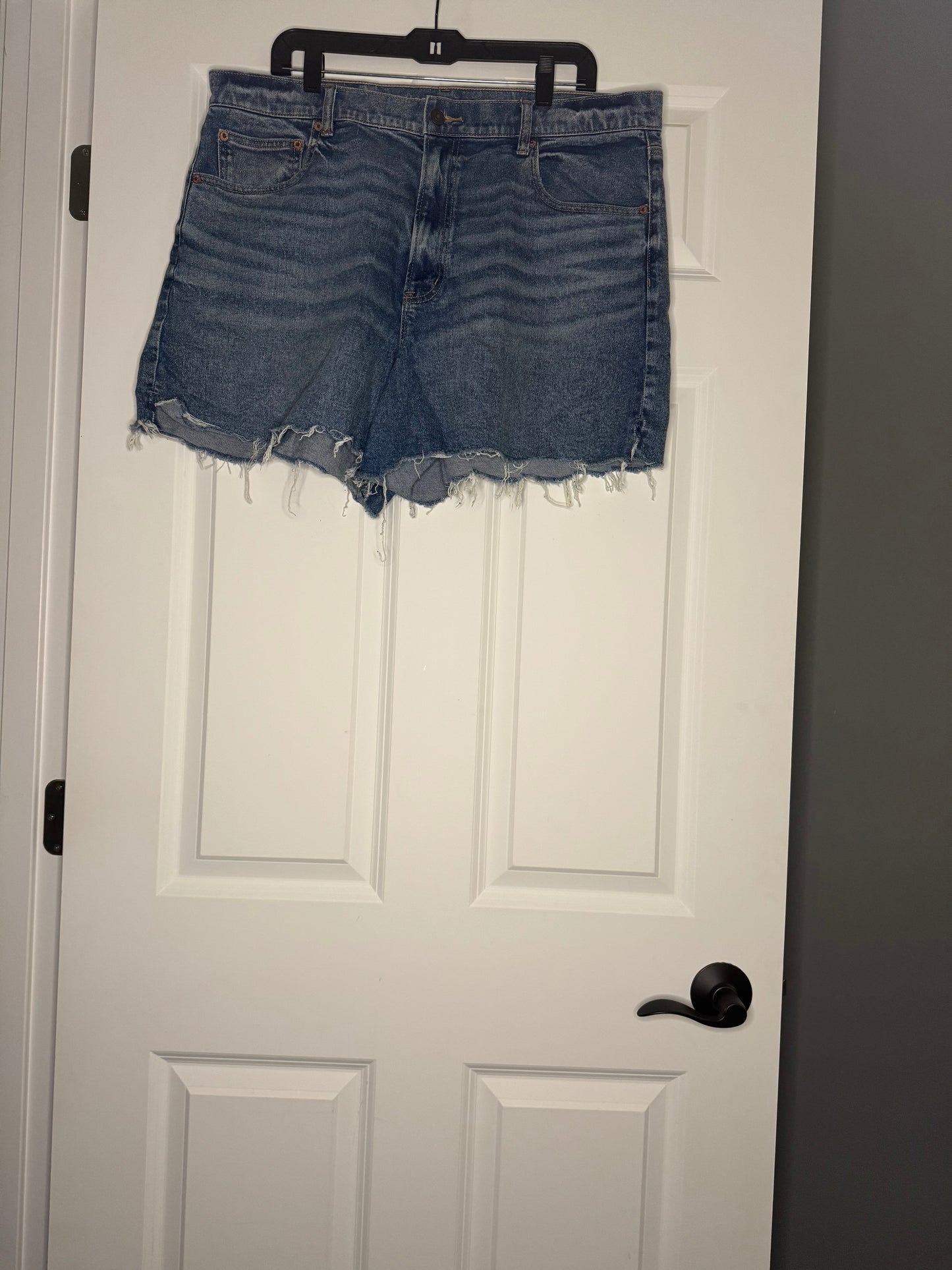 American Eagle stretch highest rise 90s boyfriend short size 18 medium wash