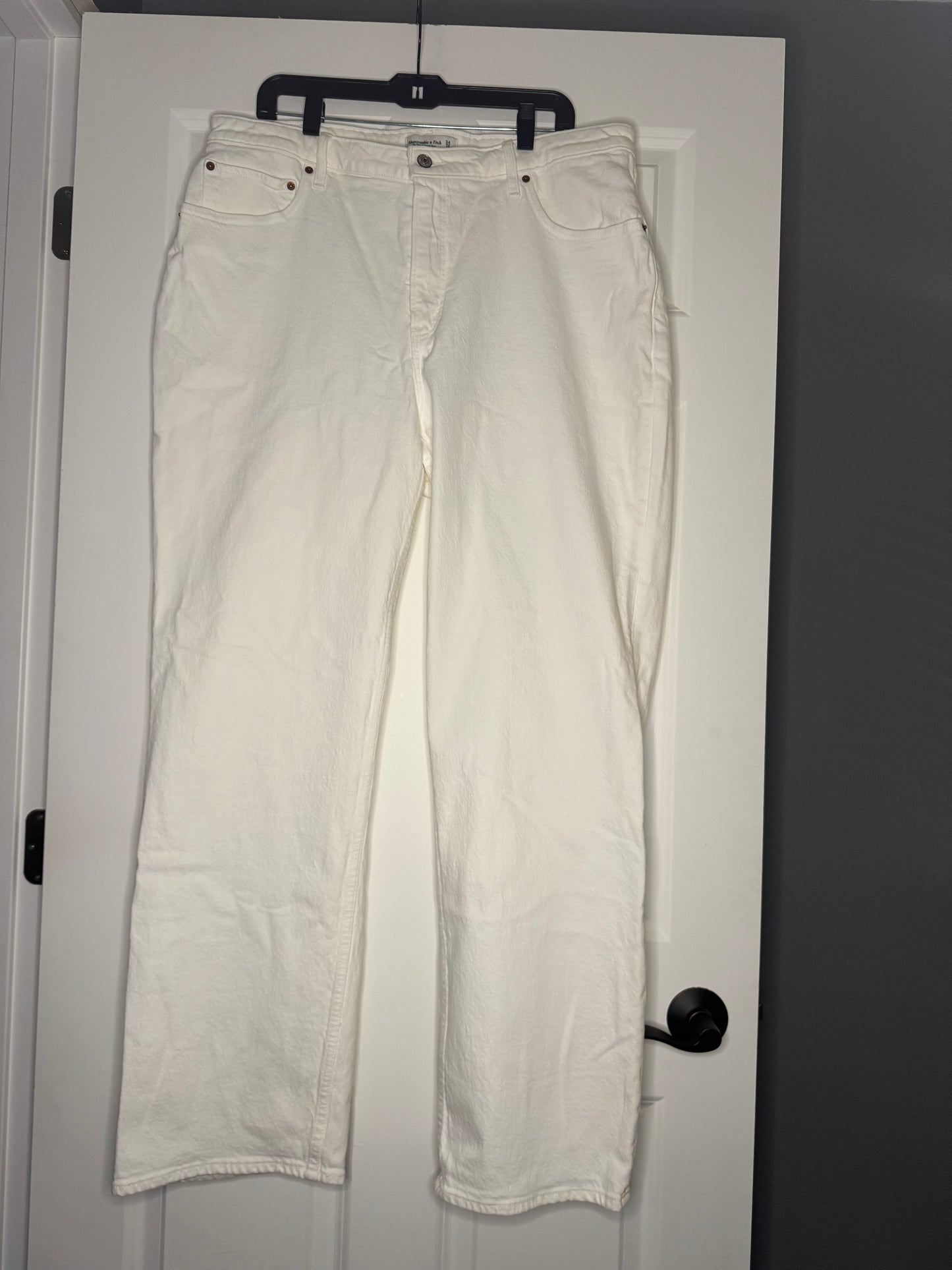 Abercrombie and fitch curve love the 90s relaxed jean high rise 18 long white nwt $90