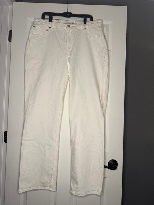Abercrombie and fitch curve love the 90s relaxed jean high rise 18 long white nwt $90