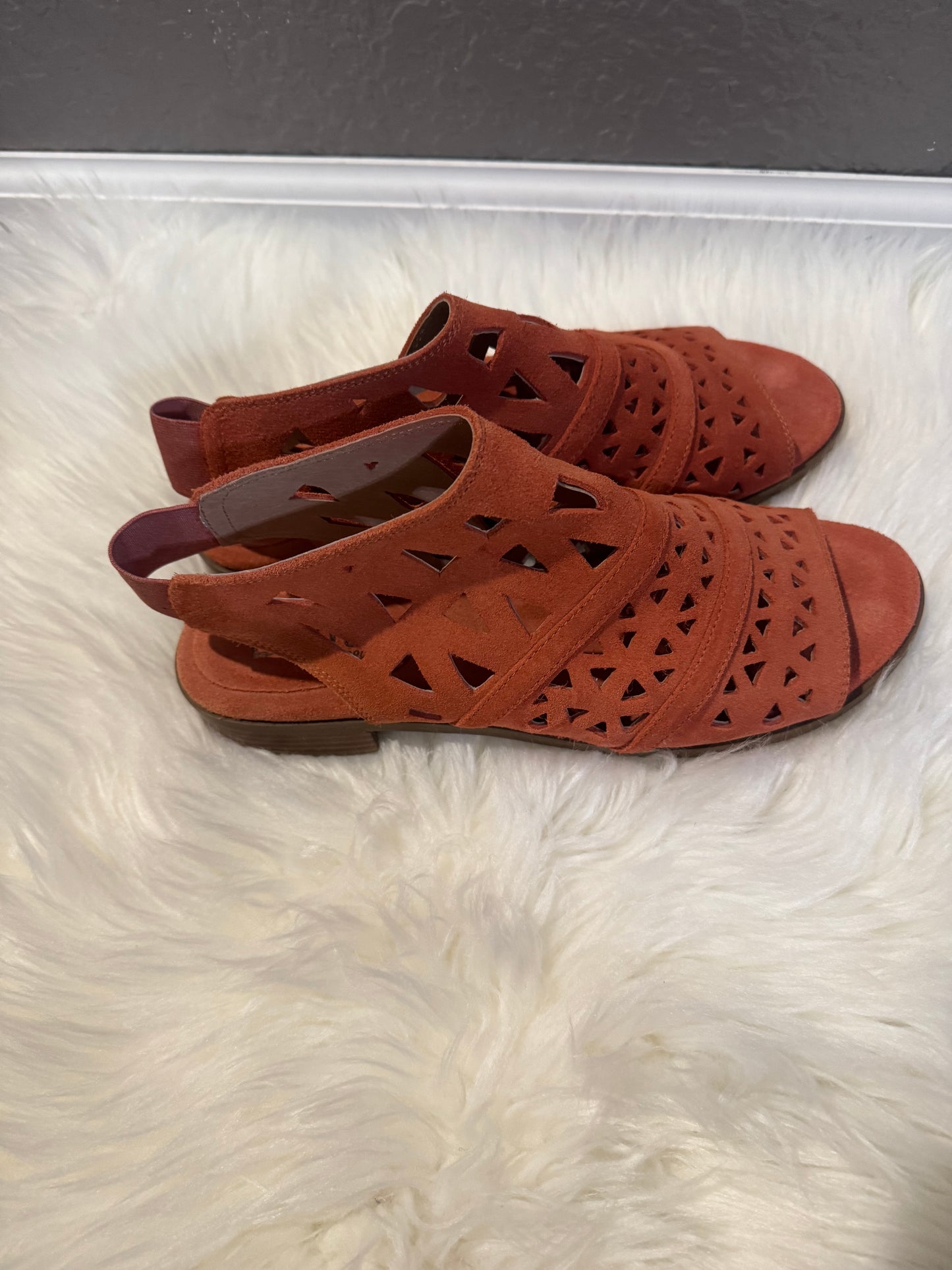 Diba women’s sandals size 10 orange/salmon in good condition