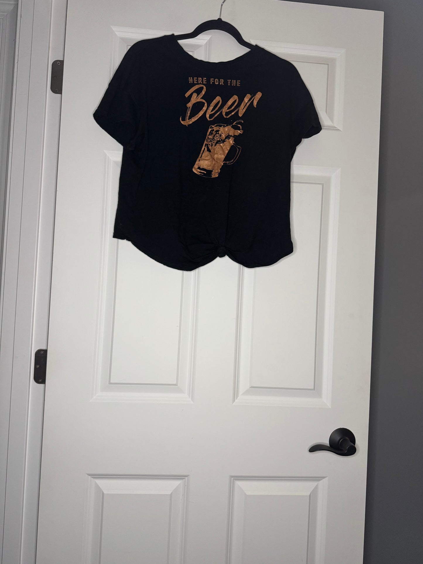 Shyanne t shirt medium tie front I’m here for the beer black gold