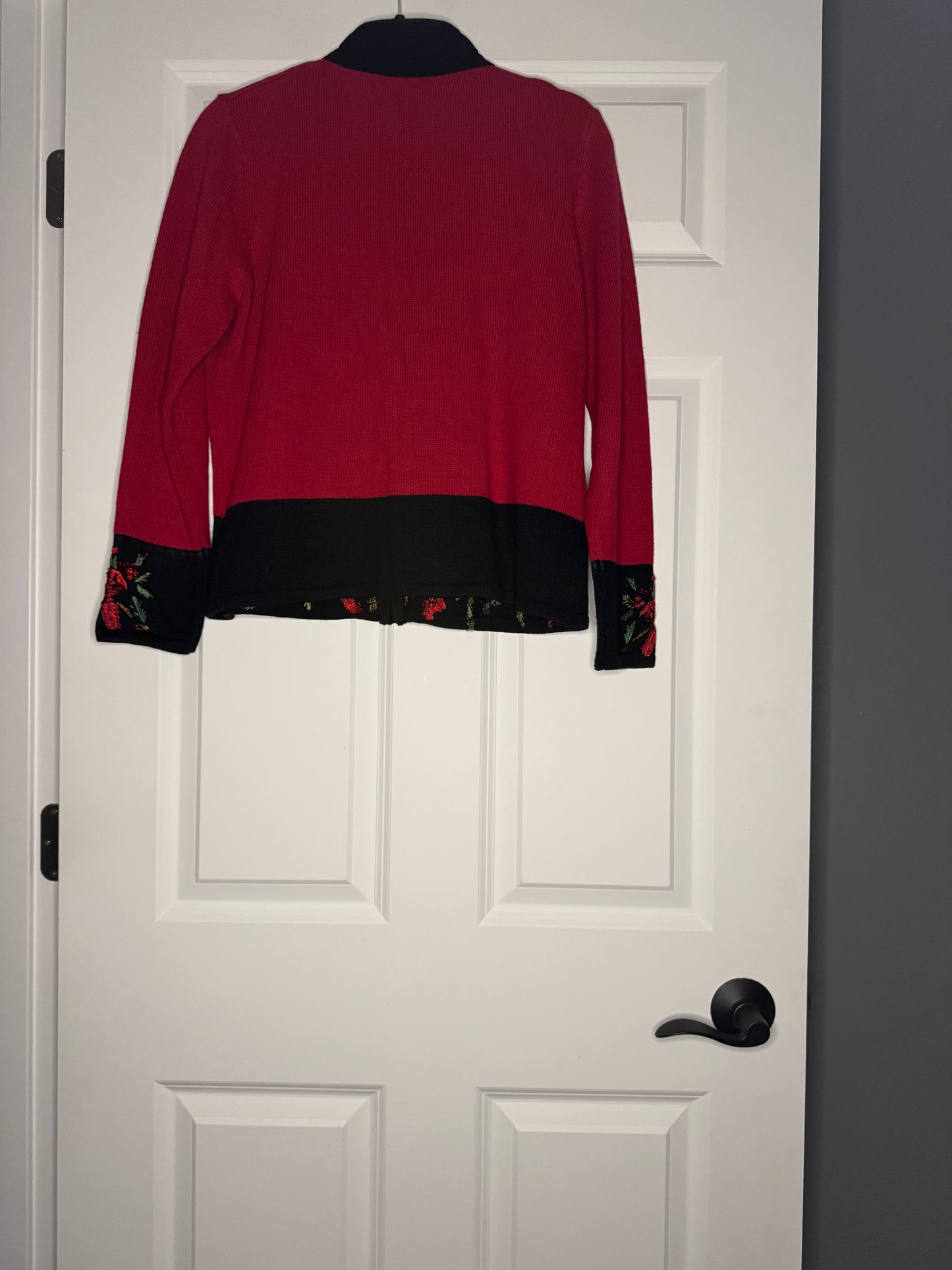 Heirloom collectibles Christmas collection cardigan medium red black green beading cardinals