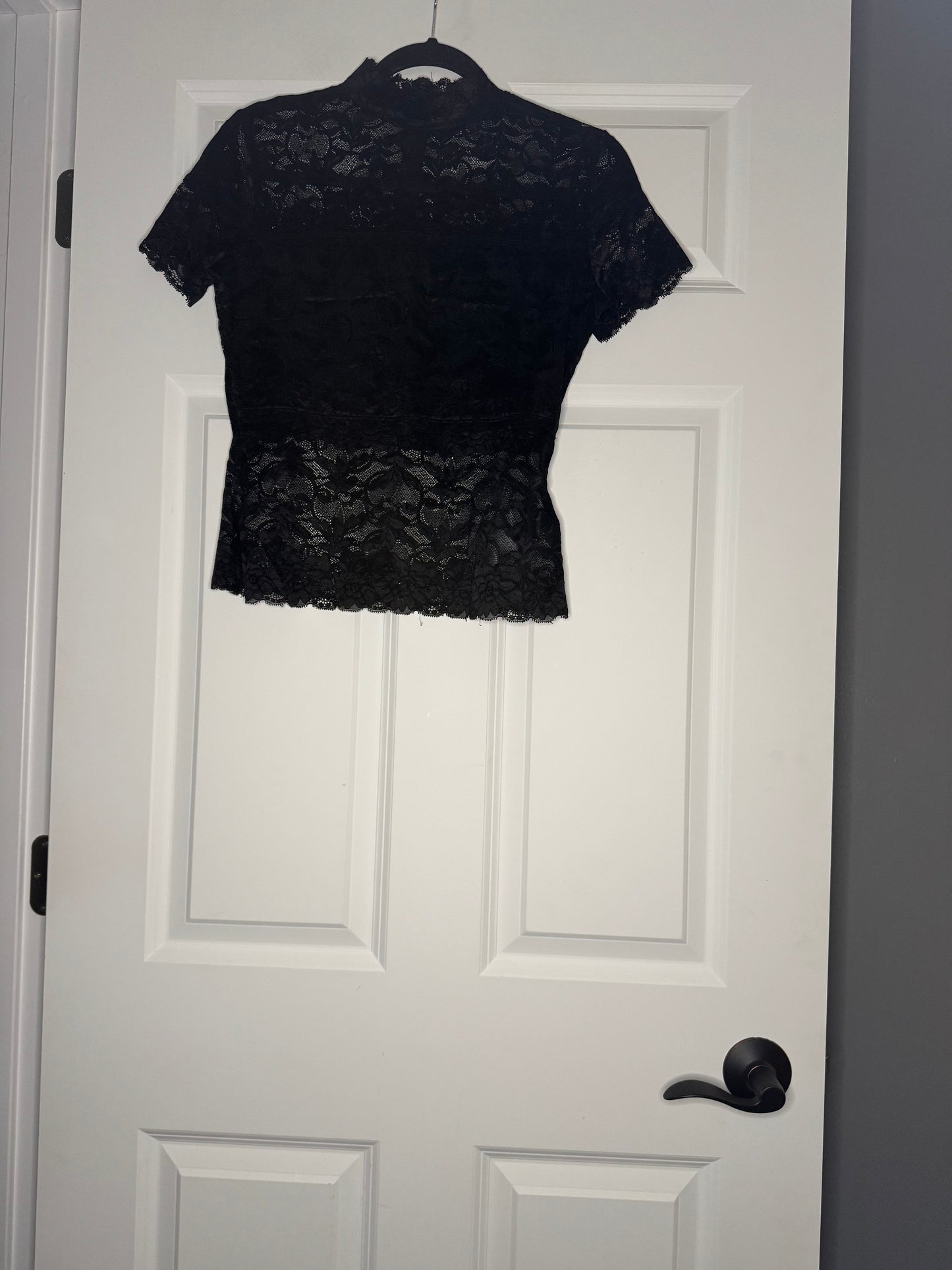 Guess short sleeve lace mesh top black medium