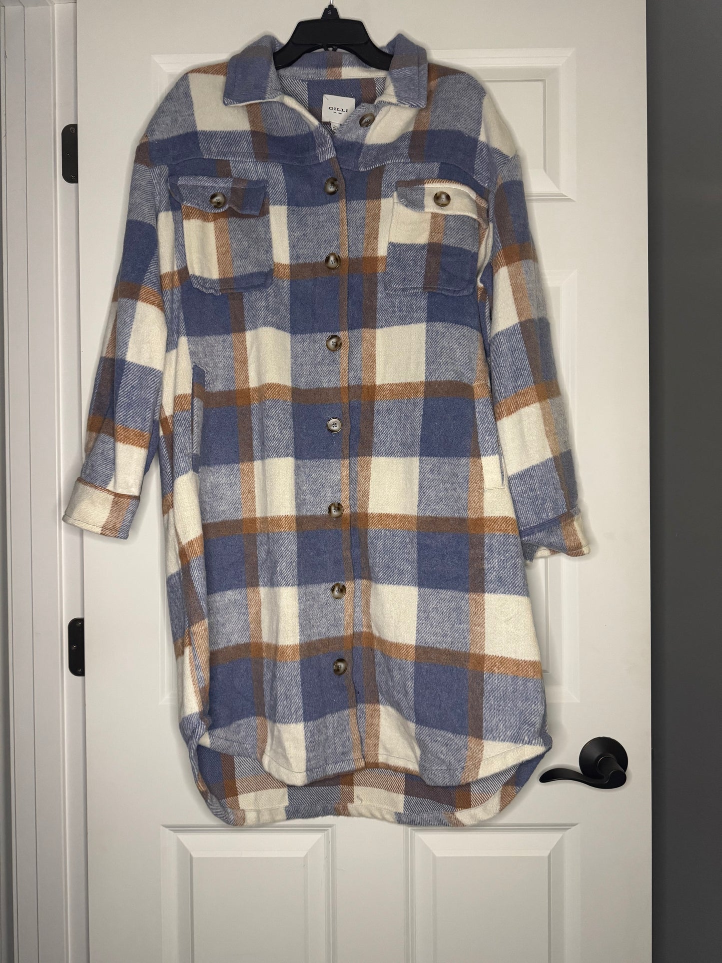 Gilli large shacket long blue cream tan print has small markings on back shown nwt