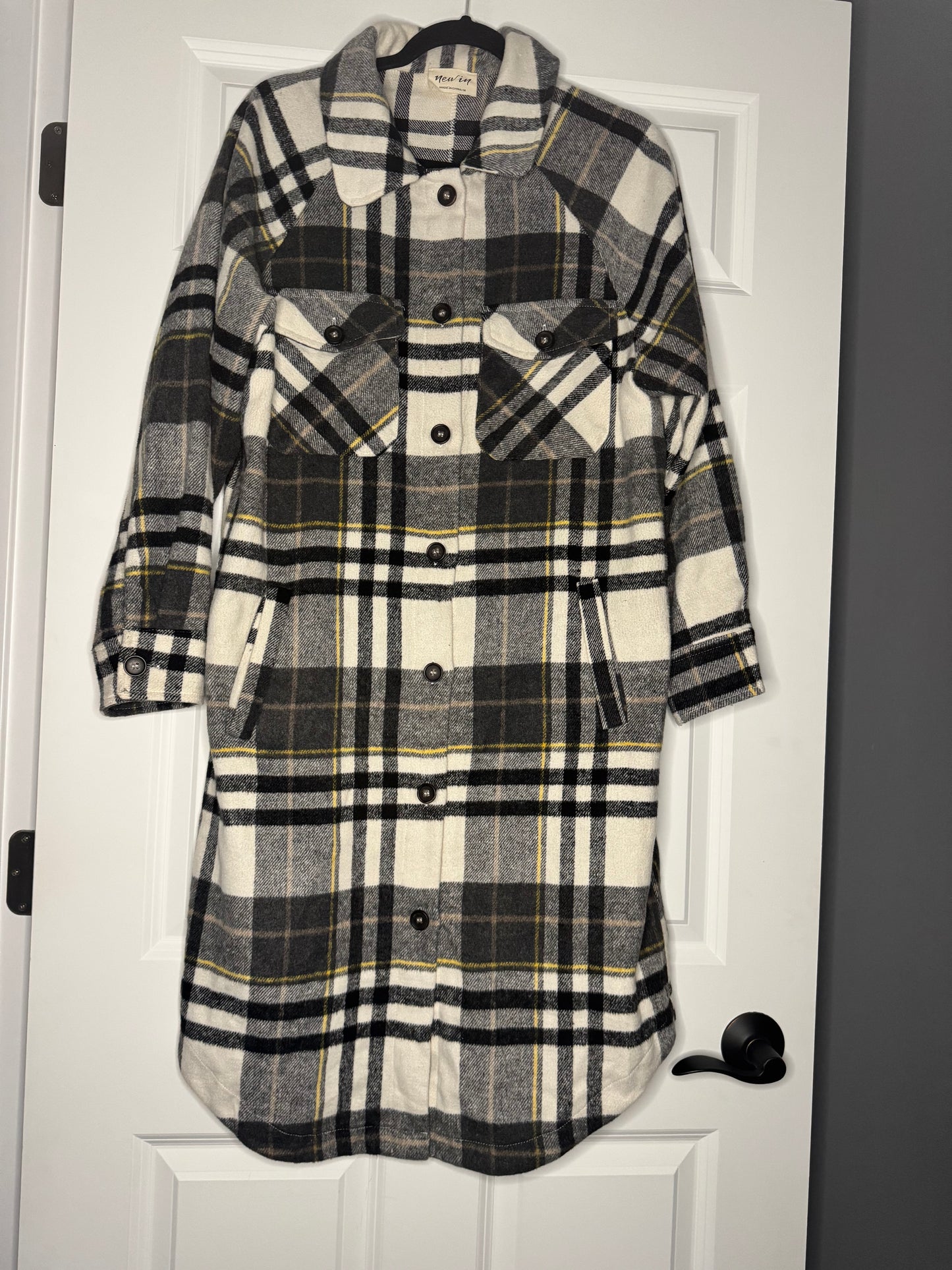New in medium long duster Shacket white yellow black gray plaid