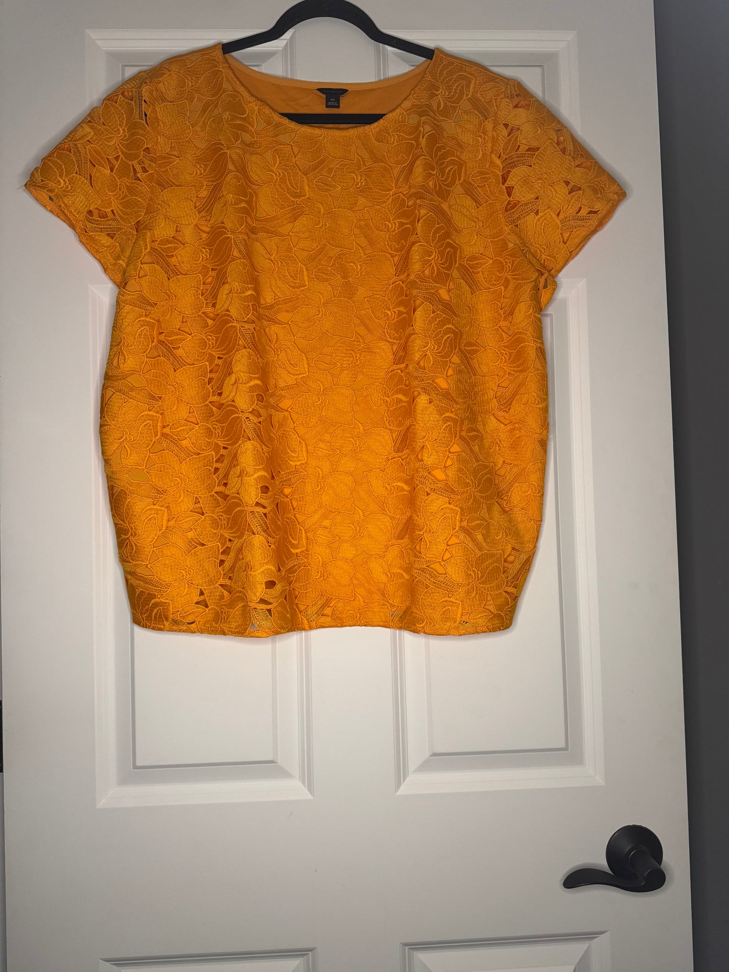 Ann Taylor short sleeve top orange w floral stitching front xxl
