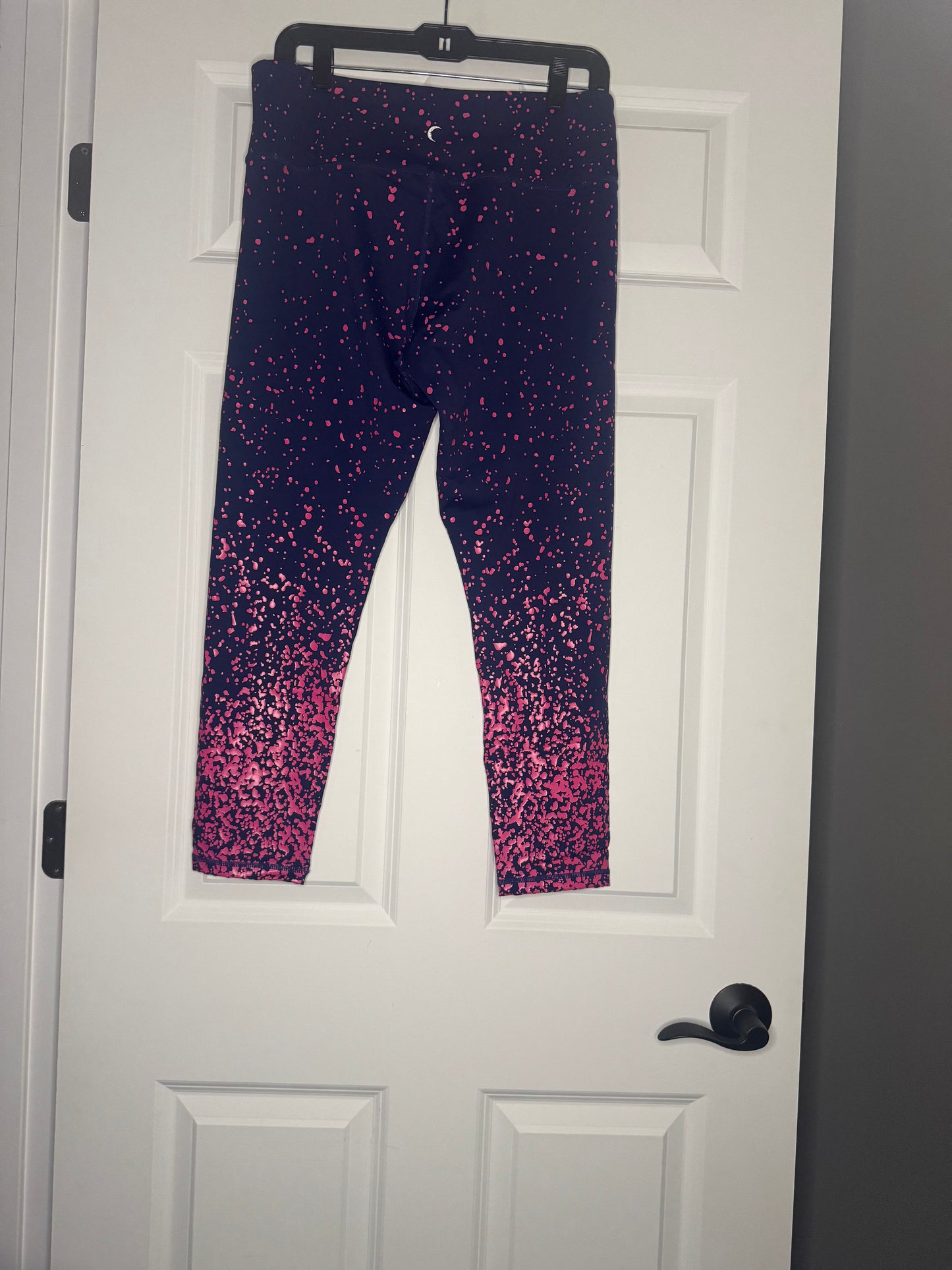 Zyia active leggings 7/8” navy w pink splatter print 12