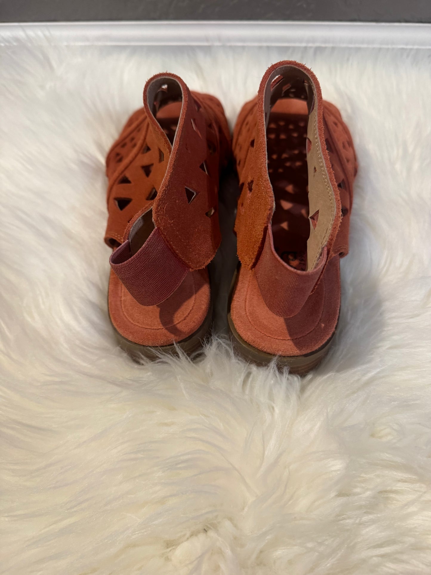 Diba women’s sandals size 10 orange/salmon in good condition