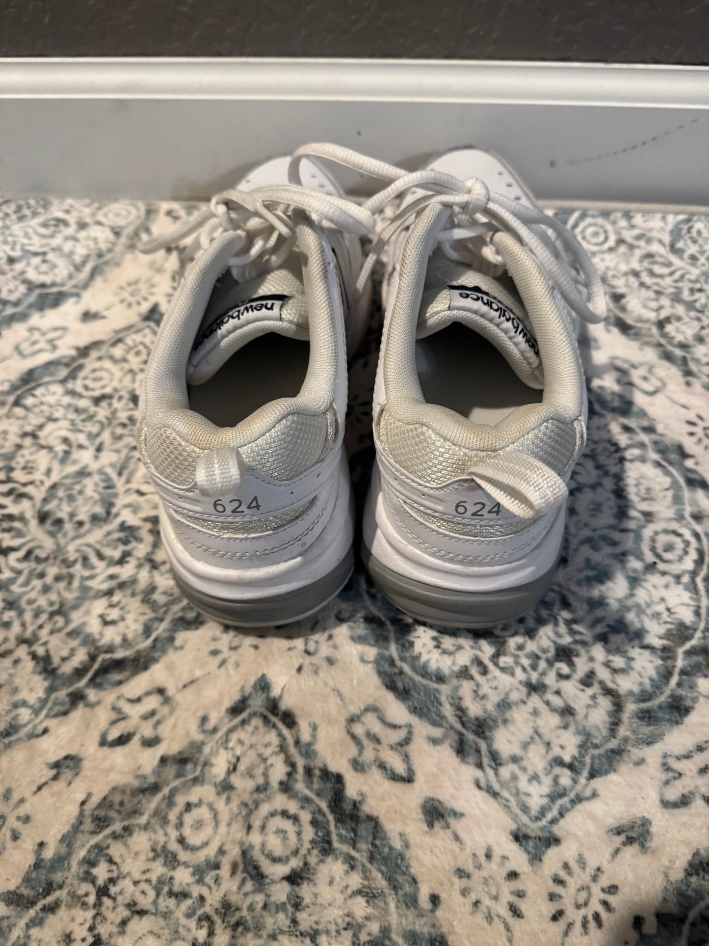 Women’s new balance sneakers size 7 white gray