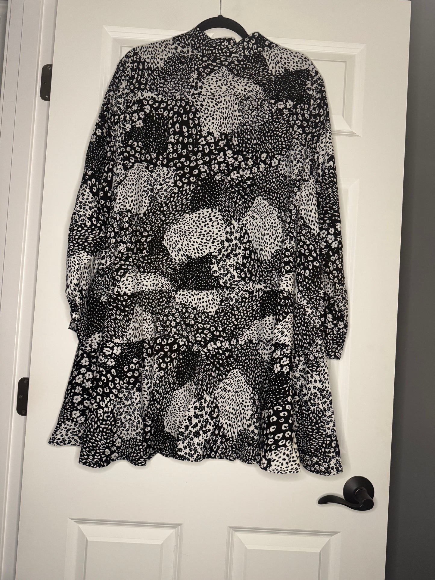 For the Republic button down blouse black white floral print 2x