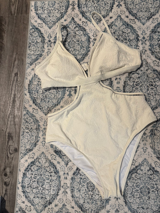 Cupshe one piece ivory swimsuit xl w cutout sides new without tags