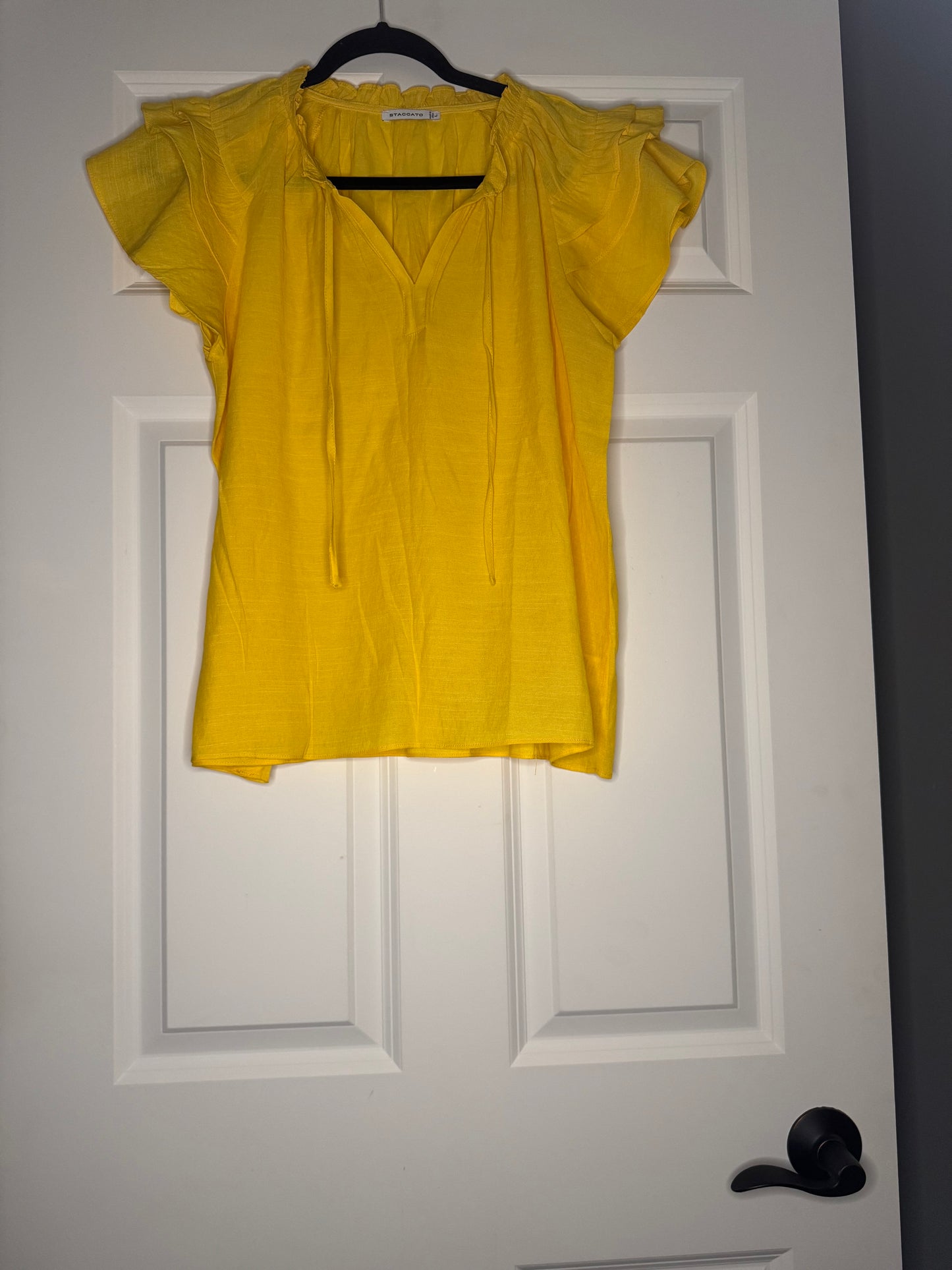 Staccato short Ruffle sleeve blouse large yellow