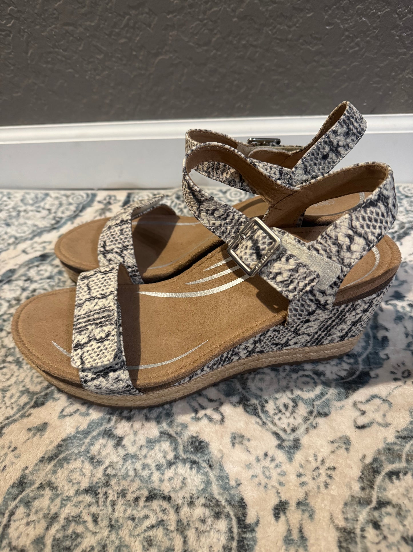 Aertrex wedge strap sandals gray beige snakeskin size 42 brand new msrp $140