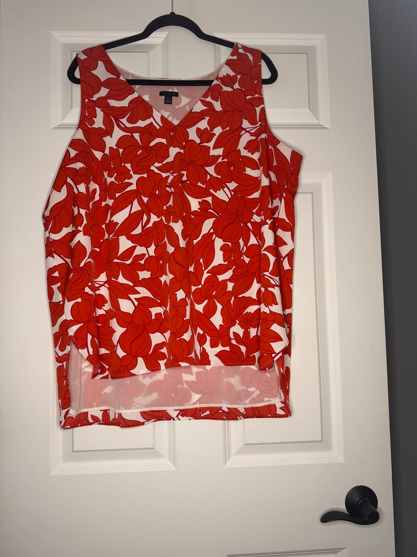 Ann Taylor sleeveless top red white floral xxl