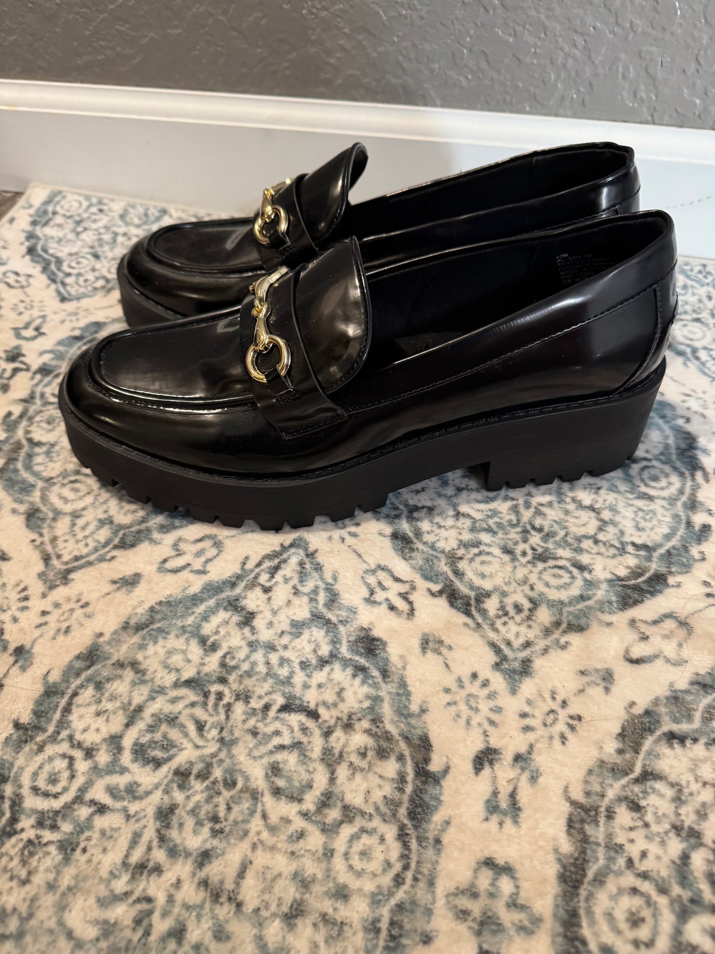 Express shoes w heel size 10 black w silver buckles nwt $88