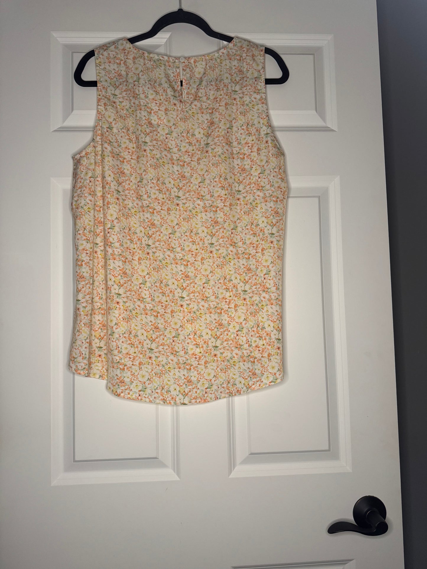 Staccato sleeveless blouse large light peach green ivory floral w lace nwt 32.99