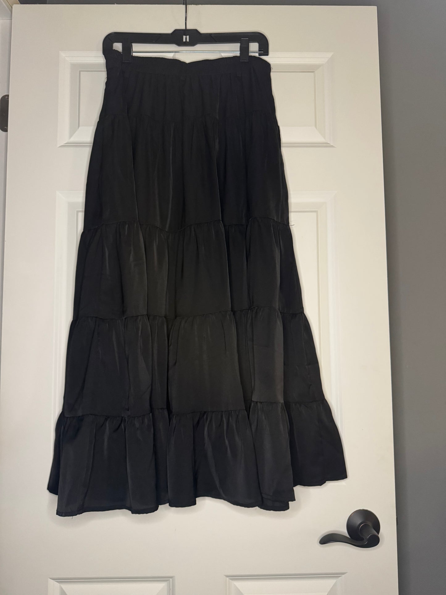 Listicle hazel tiered maxi skirt large black nwt $42