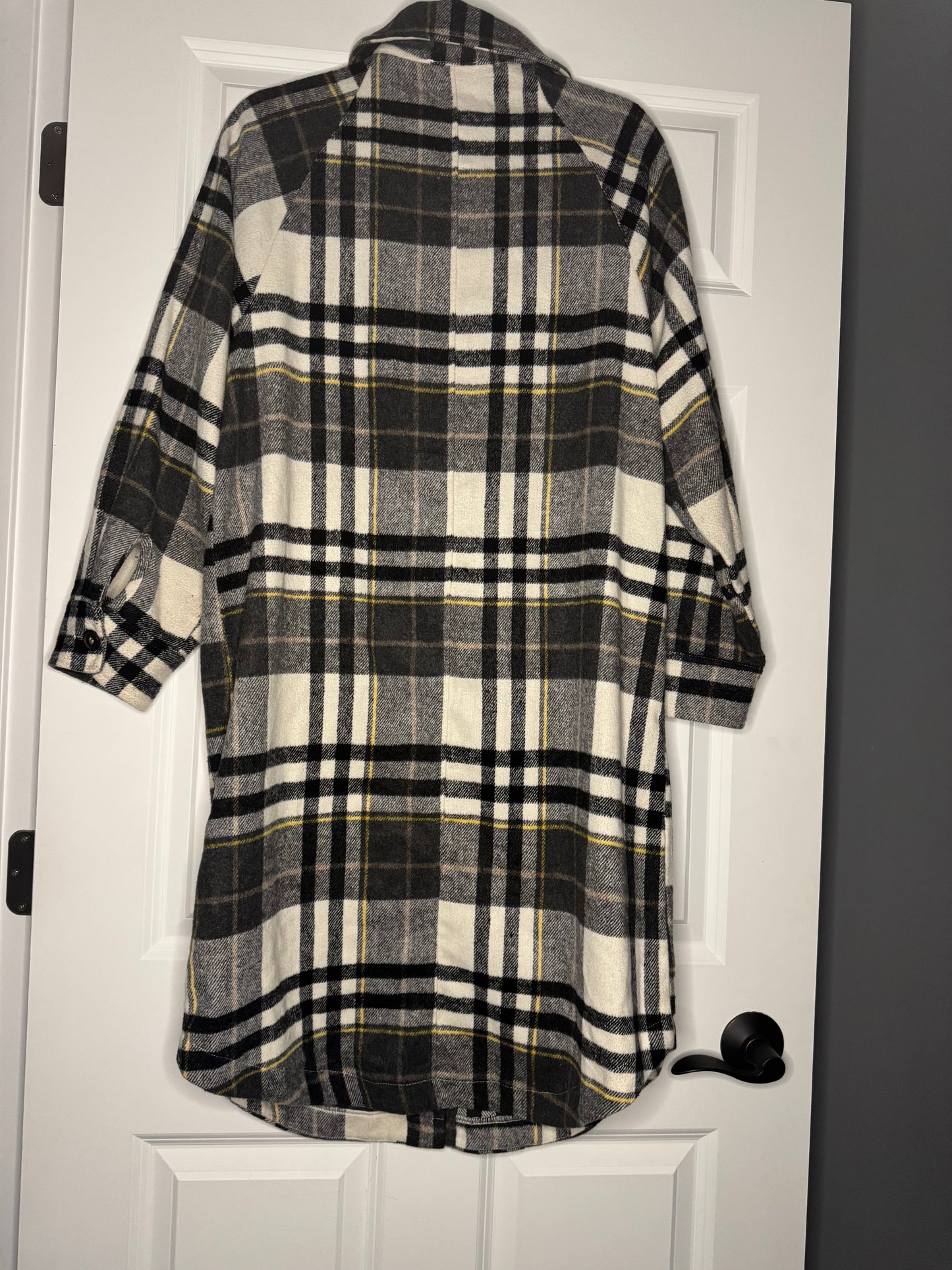 New in medium long duster Shacket white yellow black gray plaid