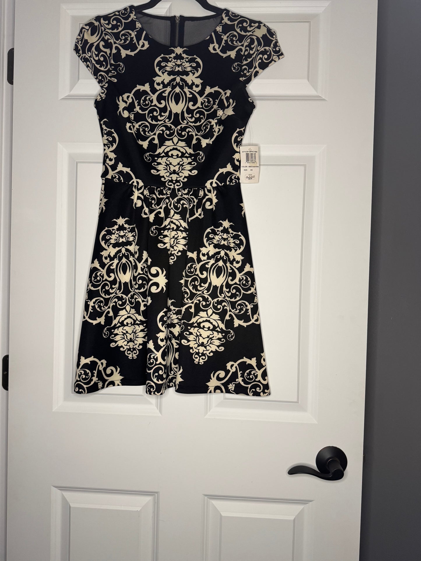 B Darlin short sleeve dress 5/6 black w cream floral nwt $59