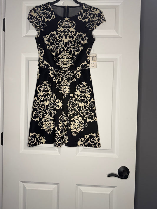 B Darlin short sleeve dress 5/6 black w cream floral nwt $59