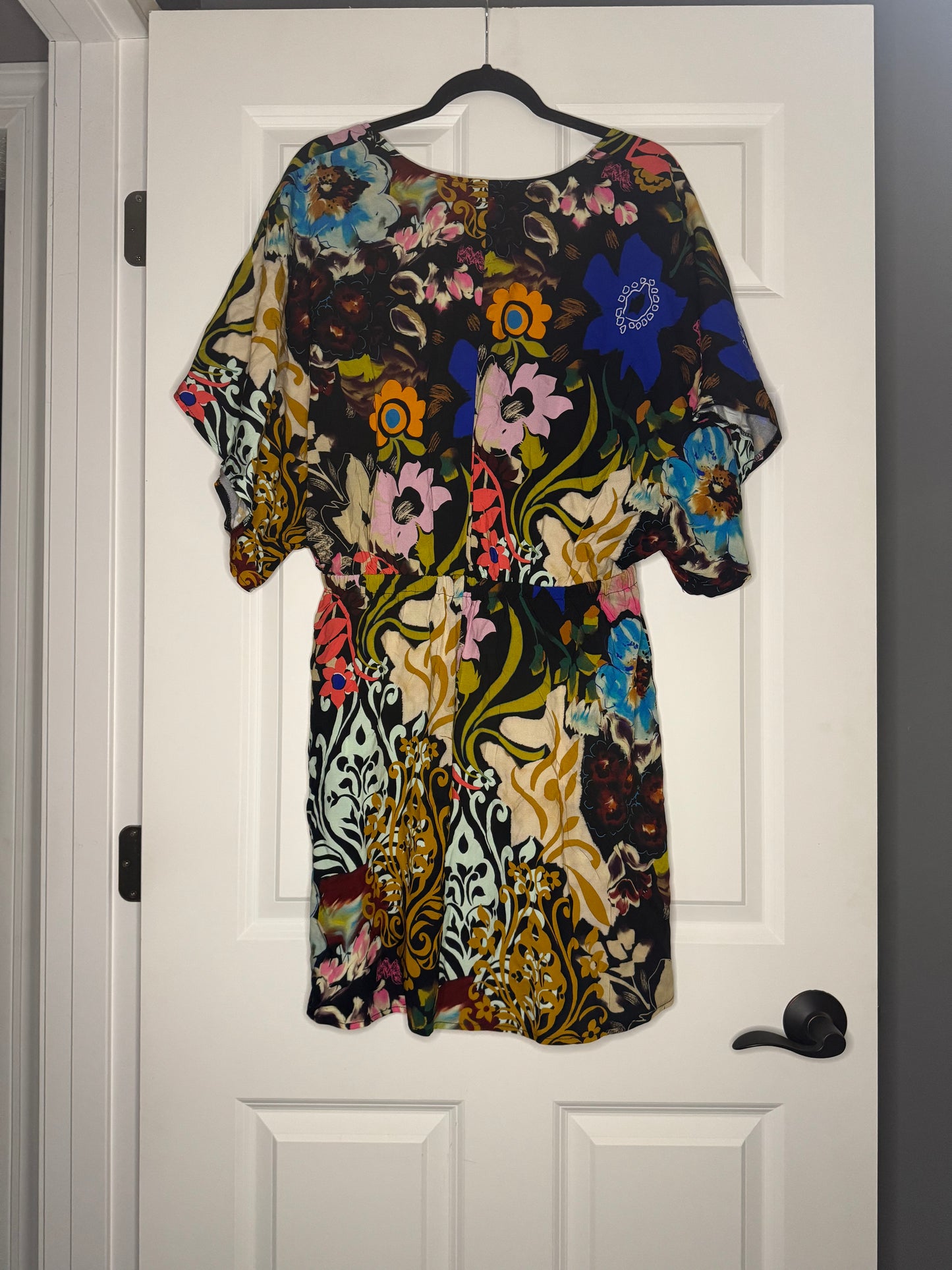 Venus short flowy sleeve dress knee length front tie black w multi floral large