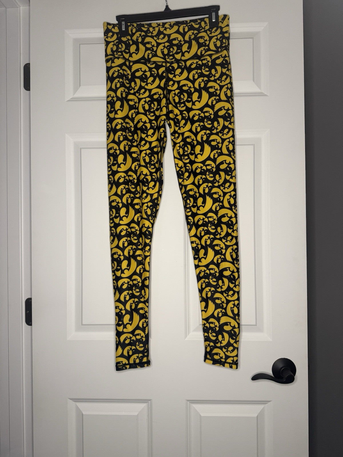 Zoozatz Athleisure Iowa Hawkeyes Leggings Large Black Yellow Nwt 