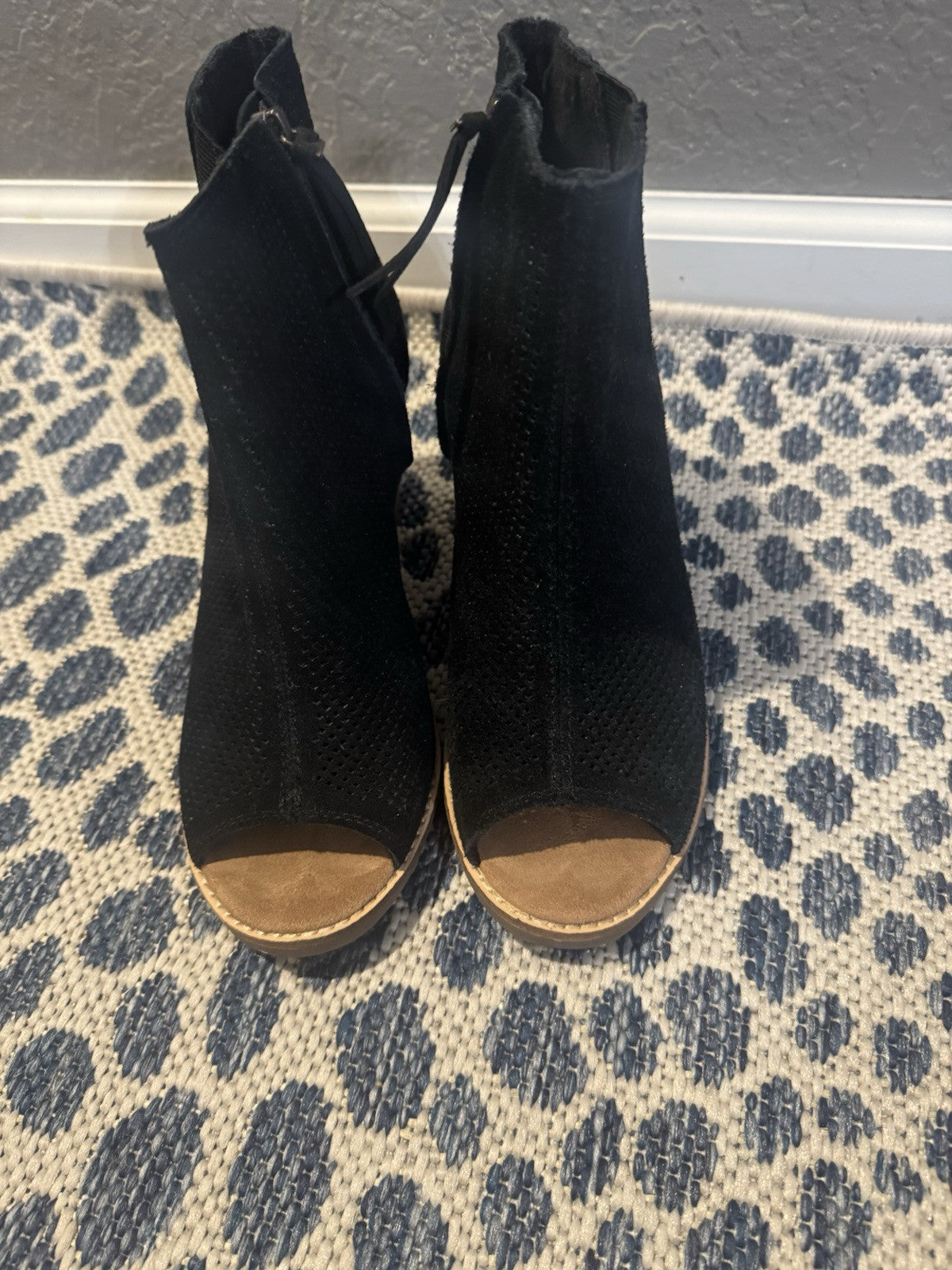 Toms Majorca Peep Toe Black Suede Perforated Size 8.5 