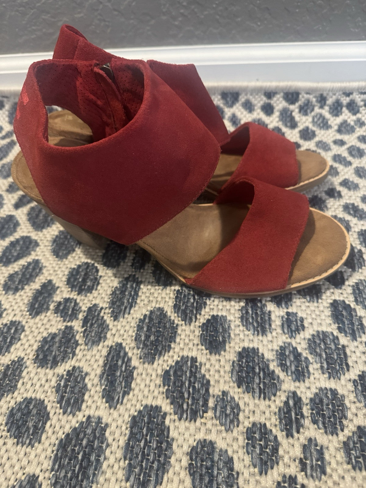 Toms Strappy Sandals Size 9 Red 