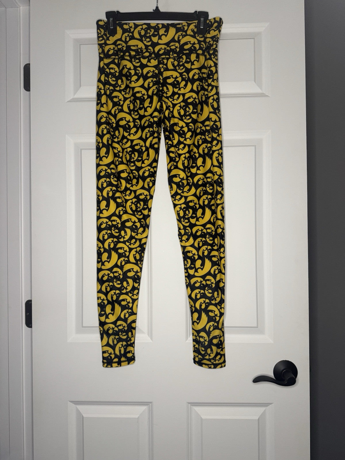 Zoozatz Athleisure Iowa Hawkeyes Leggings Large Black Yellow Nwt 
