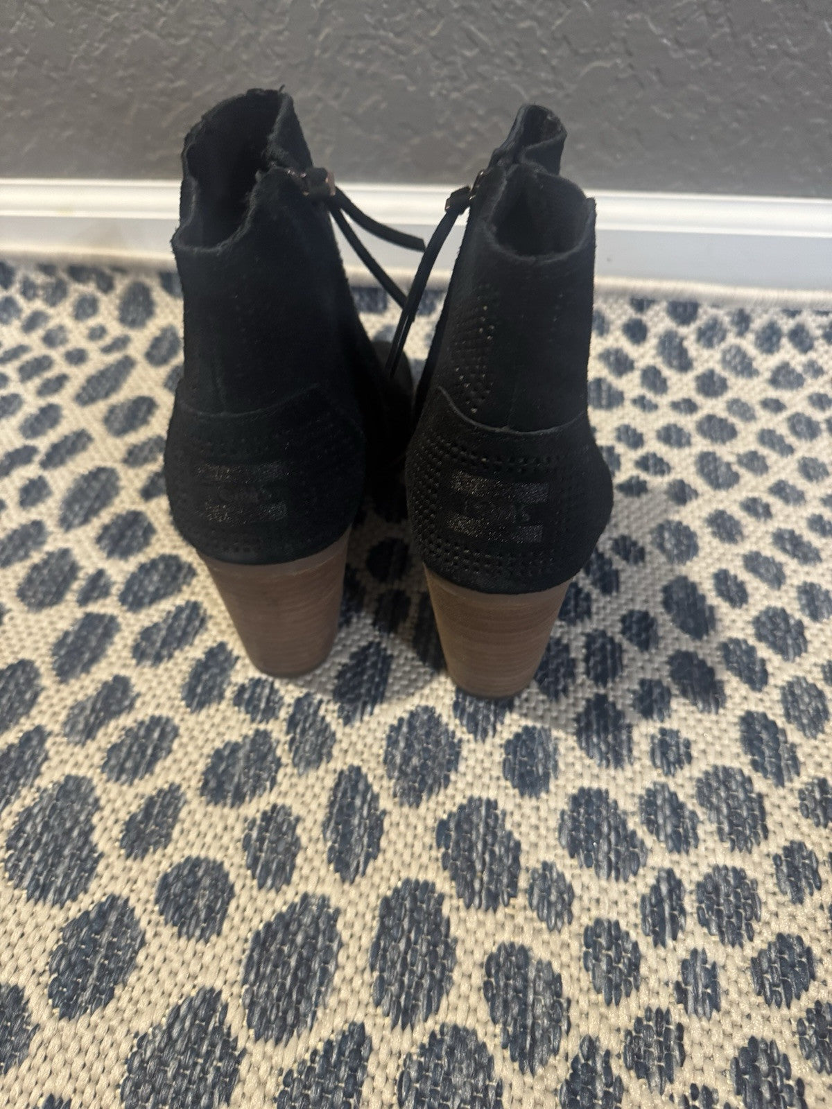 Toms Majorca Peep Toe Black Suede Perforated Size 8.5 