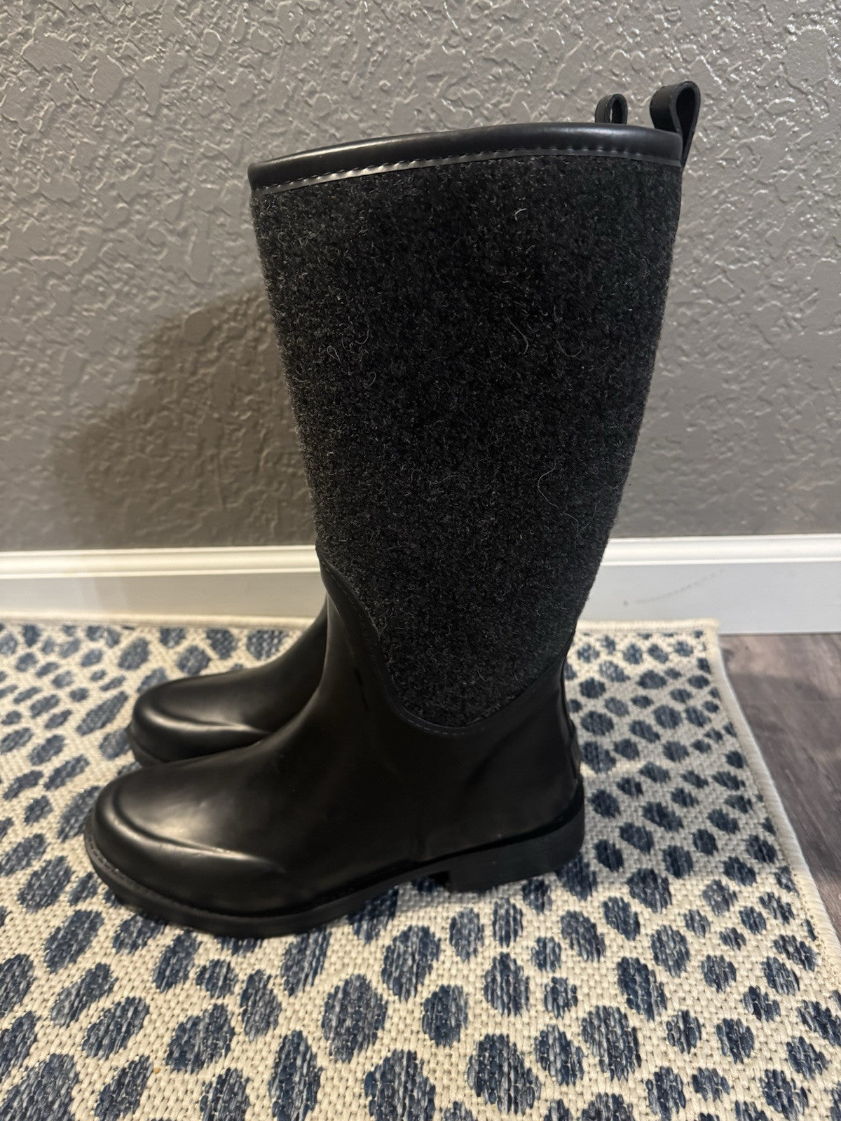 Ugg Reignfall Boots Size 9 Black And Gray Worn Once 