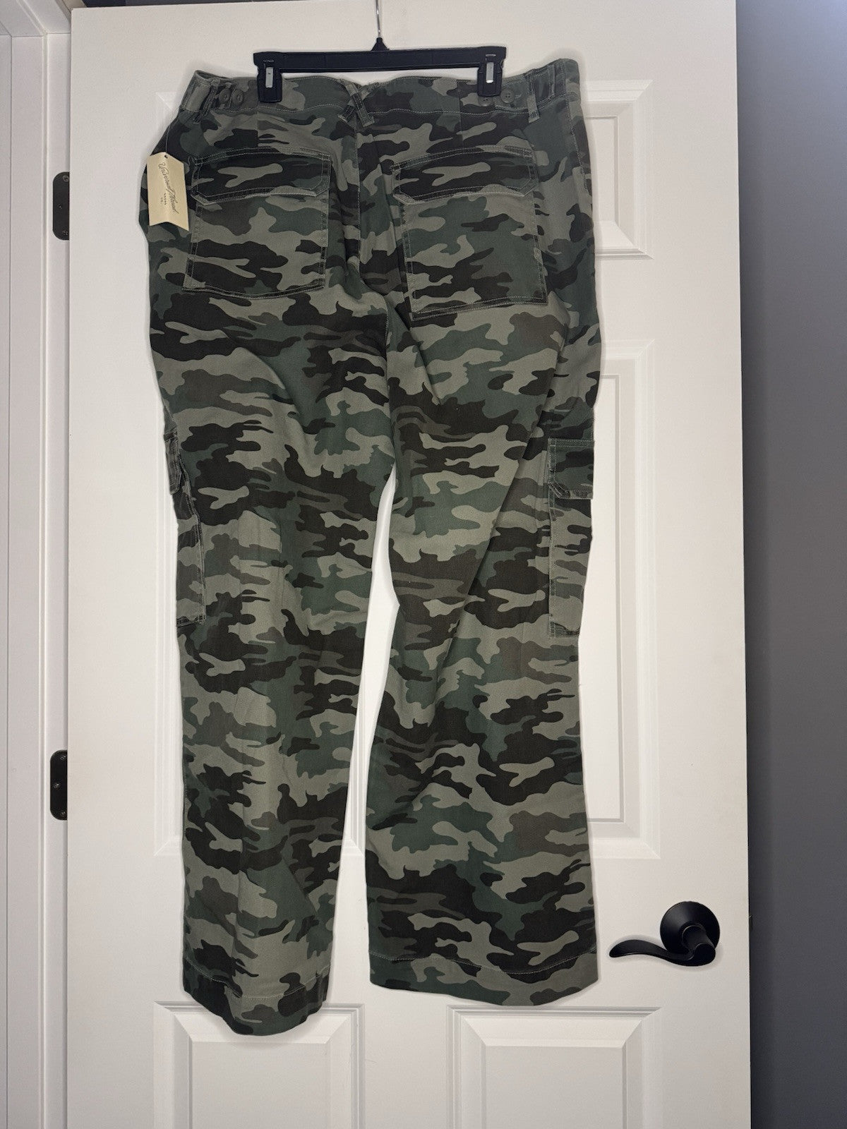 Universal Thread Cargo Pants Size 18 Wide Leg Camo Print Green Nwt 