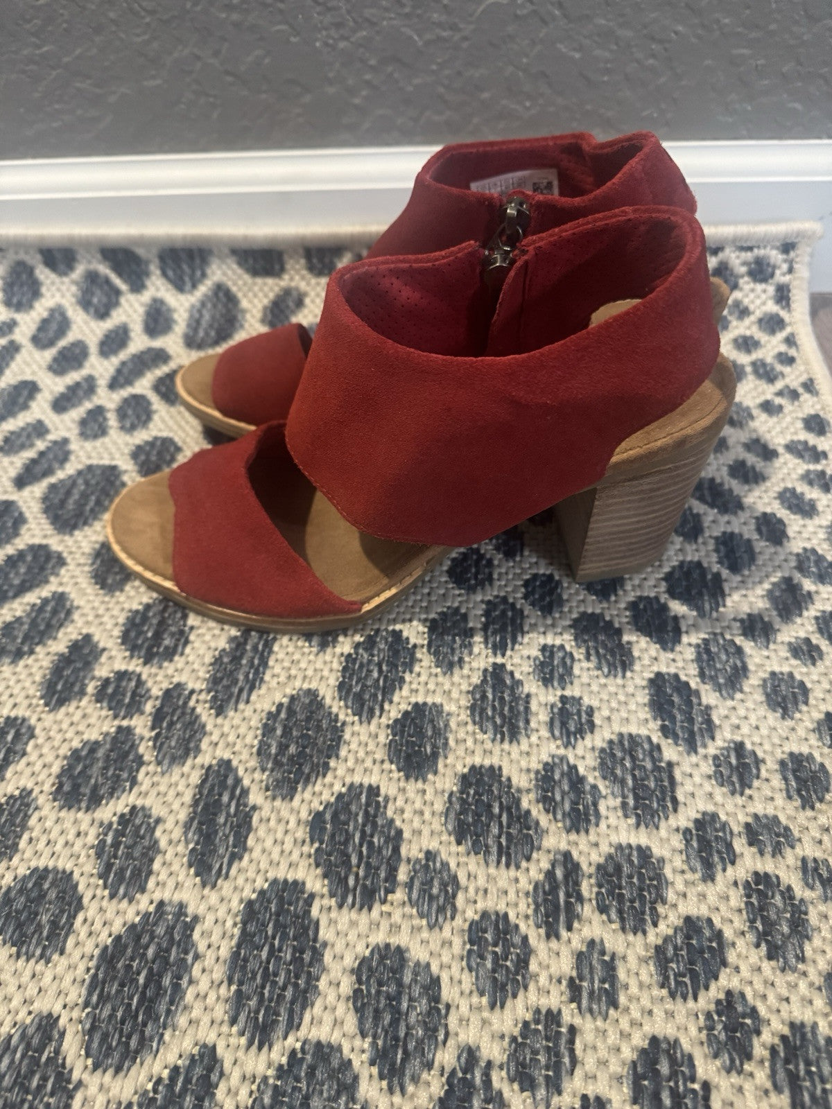 Toms Strappy Sandals Size 9 Red 