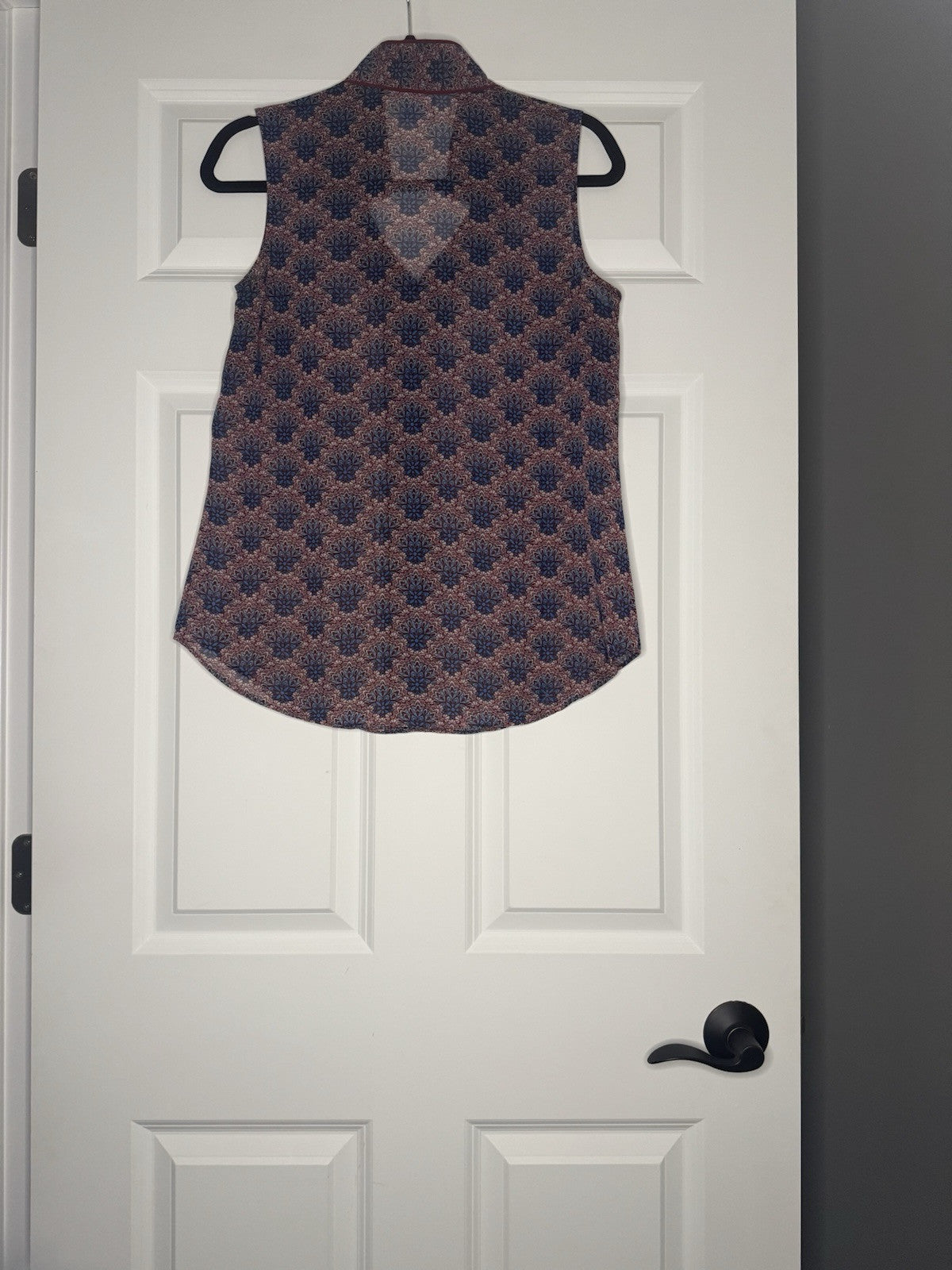 Cabi Sleeveless Button Up Blouse Small Maroon Blue Taupe Print 