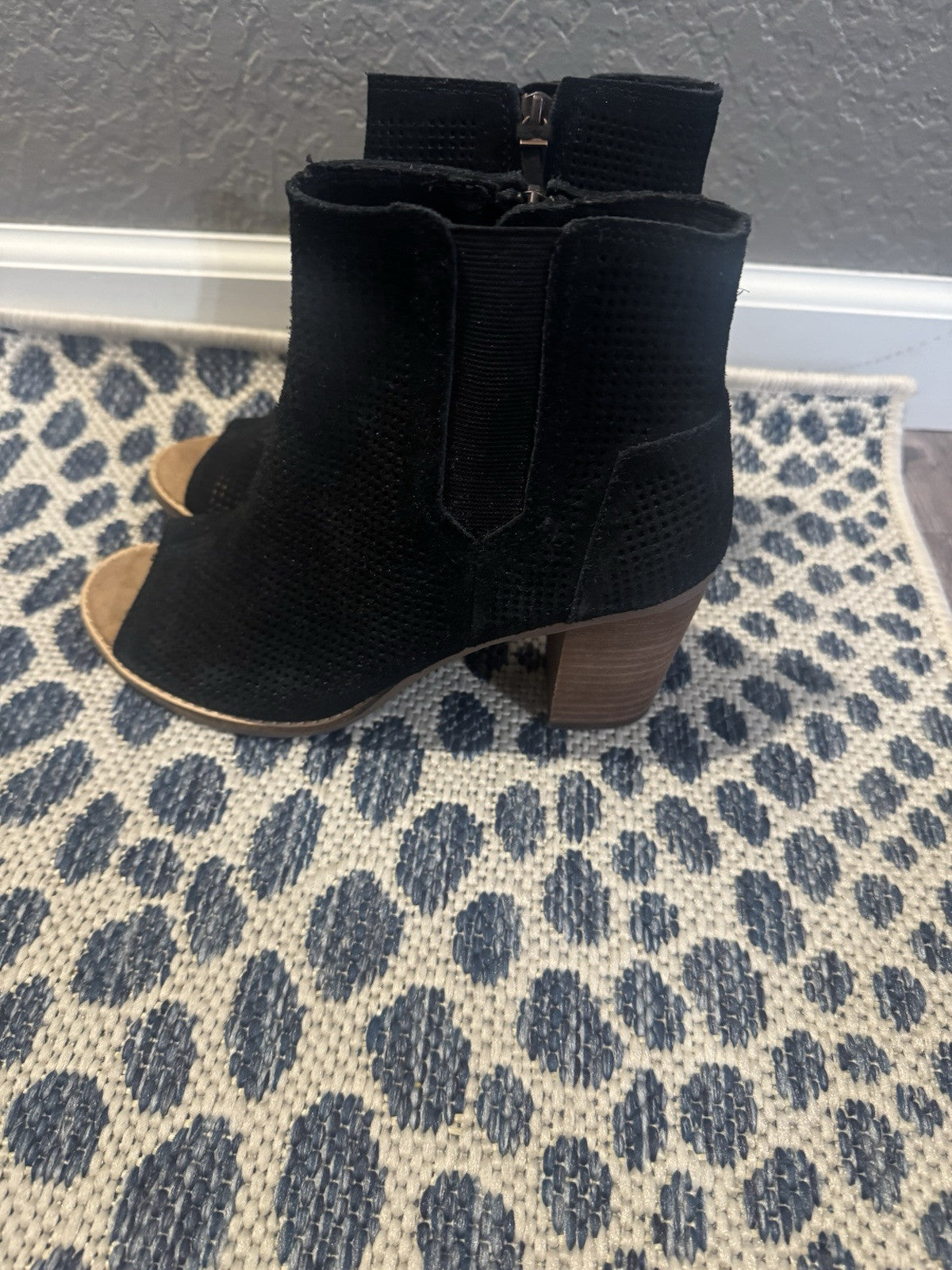 Toms Majorca Peep Toe Black Suede Perforated Size 8.5 