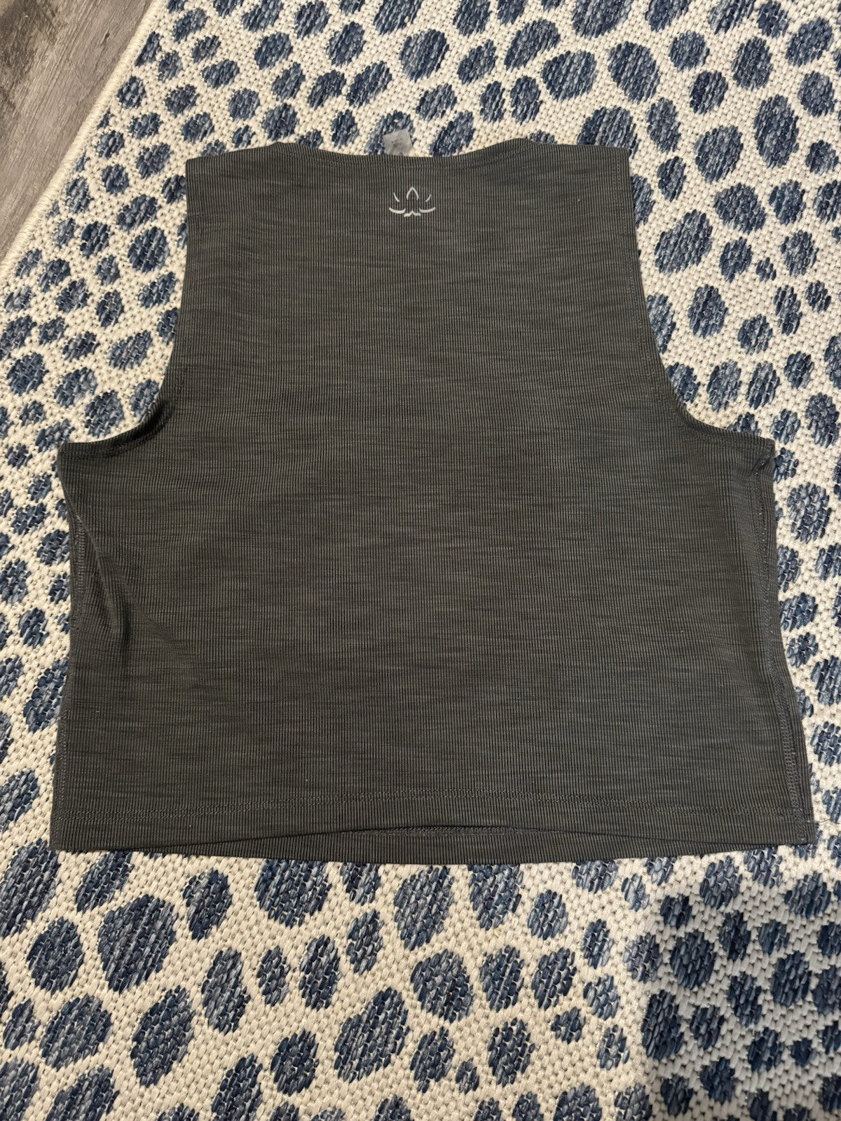 Beyond Yoga Cropped Tank Top Large Gray Ribbed